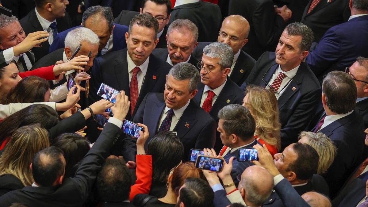 Gaziantep'te CHP yönetimi, mehter gösterisine sırtını döndü: Özgür Özel'den açıklama geldi