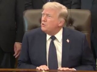 Trump'a 'Savaş ne kadar sürecek' diye soruldu: Benzin fiyatını duyunca tansiyon yükseldi