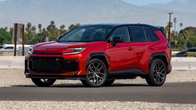 Toyota'dan elektrikli RAV4 açıklaması: Henüz çok erken