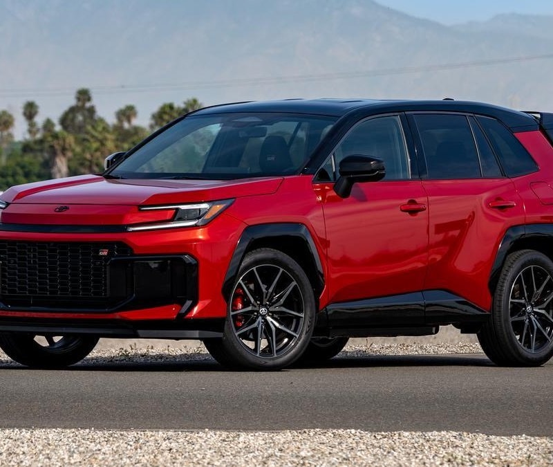 Toyota'dan elektrikli RAV4 açıklaması: Henüz çok erken