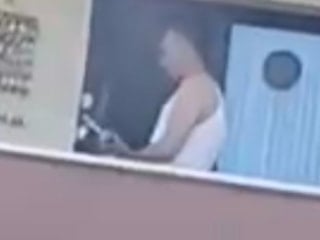 İstanbul'da balkonda mermi dolduran şüpheli yakalandı: Silahı ruhsatsız çıktı