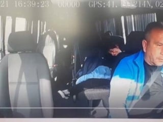 İstanbul'da okul servisi ile kamyonet çarpıştı: Emniyet kemerini takmayan öğrenci koridora düştü