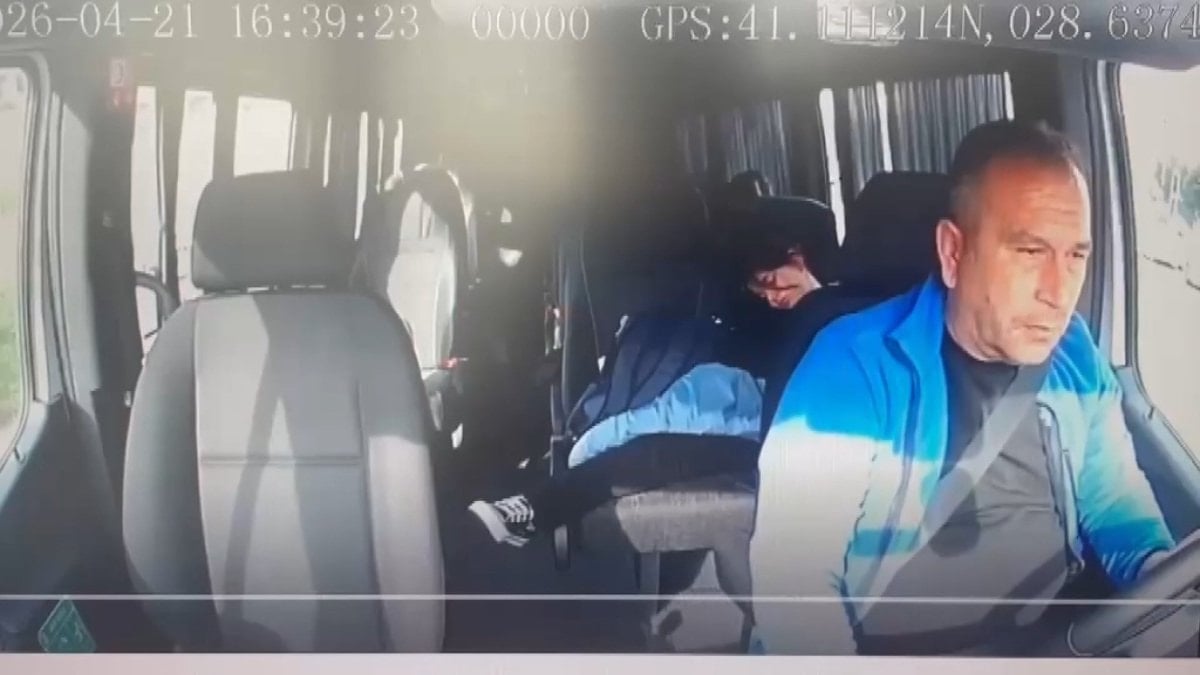 İstanbul'da okul servisi ile kamyonet çarpıştı: Emniyet kemerini takmayan öğrenci koridora düştü