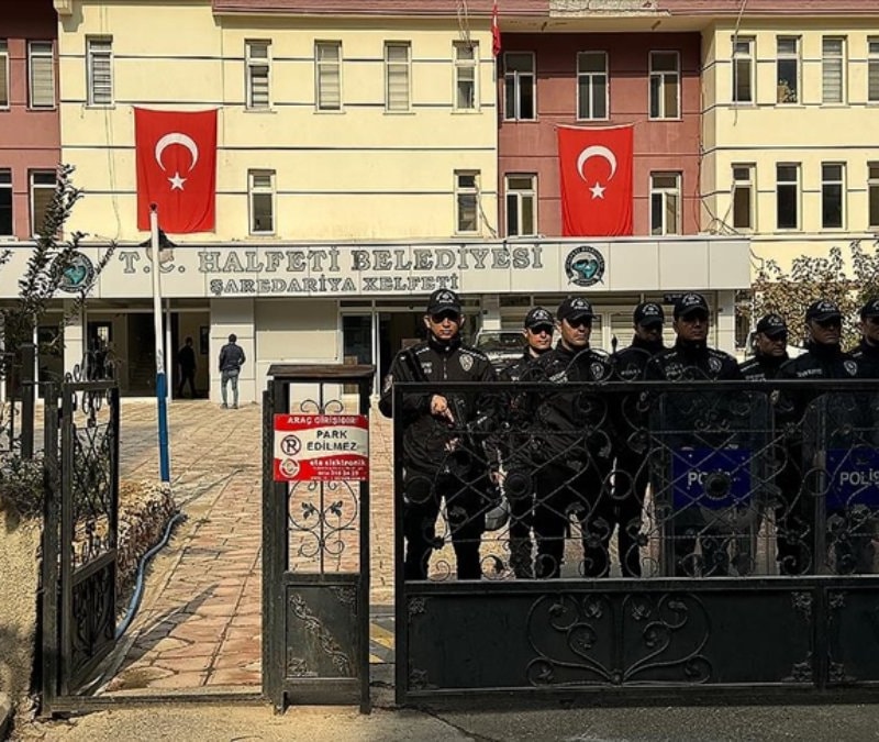 Halfeti Belediyesi'ne operasyon: 47 gözaltı