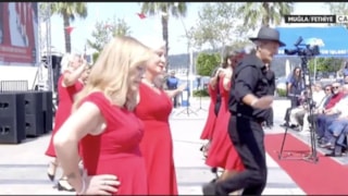 Mehtere sırt çeviren CHP'nin sirtaki gösterileri