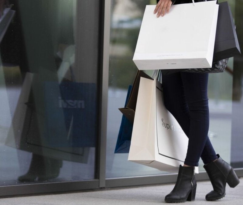 Yerli turistler giyecek ve hediyelik eşyaya 100 milyar liradan fazla harcadı