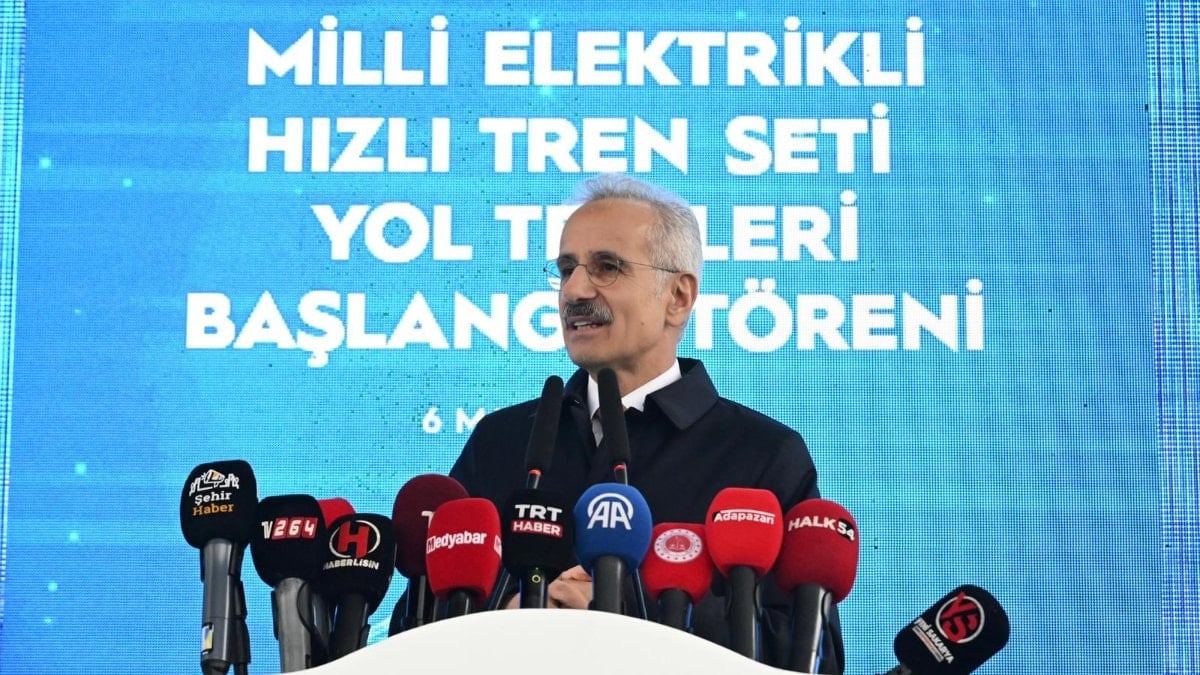 Abdulkadir Uraloğlu: Türkiye'nin ilk hızlı treni saatte 225 kilometre hıza ulaştı