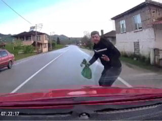 Ordu'da karşıdan karşıya geçmek isterken ölümle burun buruna geldi