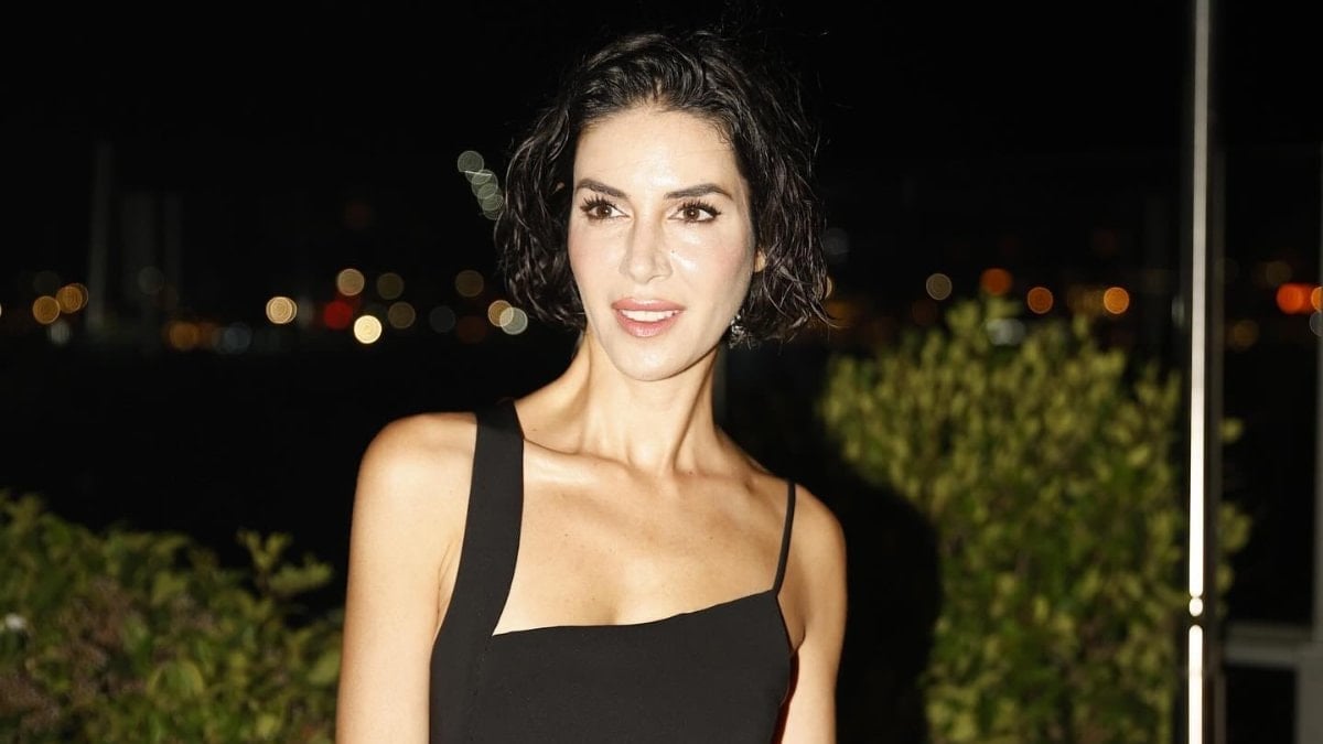 Sevgilisi 13 yaş küçük! Ahu Yağtu öpmeye doymuyor