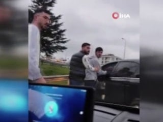 İstanbul'da aracından indi, saldırmaya başladı