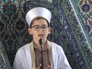 Kocaeli'de küçük Erdem, 3 bin kişiye ilk hutbesini okudu