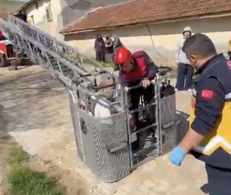 Çorum’da baca temizlerken bayılan kişiyi itfaiye kurtardı