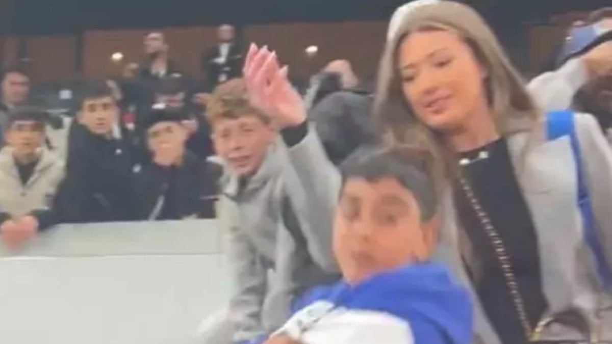 Milot Rashica'ya forma sürprizi: Eşine attı, minik taraftar kaptı