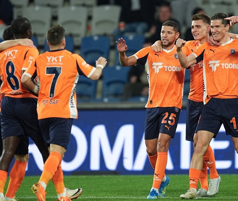 Başakşehir evinde Kasımpaşa'yı farklı geçti