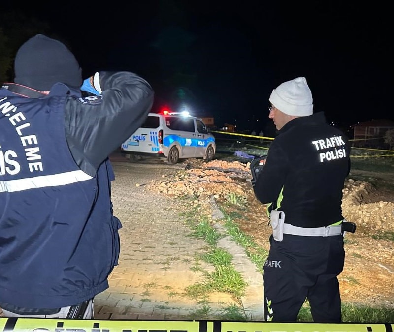 Uşak'ta feci kazada motosiklet araziye devrildi: 1 ölü