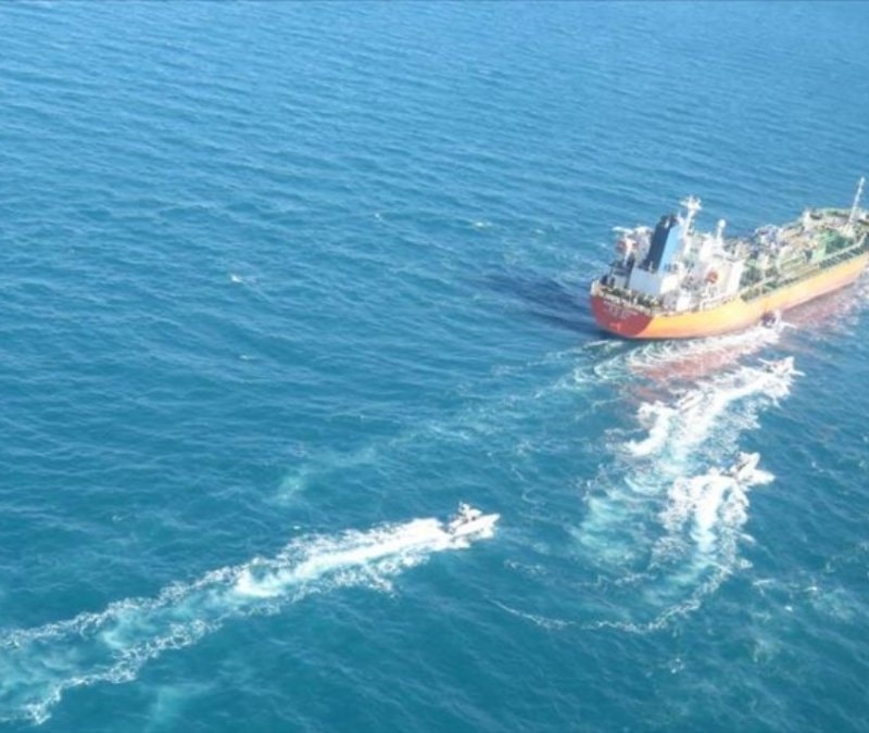 İran, ABD ile bağlantılı olduğundan şüphelenilen gemiye el koydu