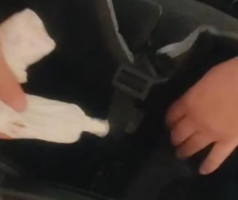 Elazığ'da dilencinin bebek arabası hilesini zabıta ortaya çıkardı