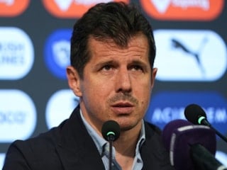 Emre Belözoğlu: Türkiye'de hakemler facia