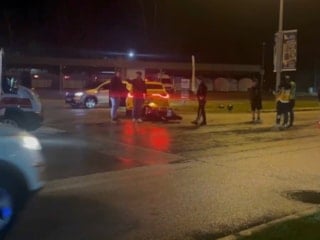 Erzincan’da motosiklet ile taksi çarpıştı, faciadan dönüldü