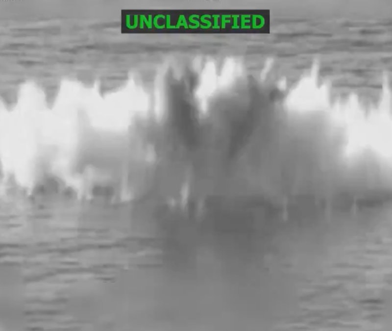 ABD, Pasifik Okyanusu'nda bir gemiyi vurdu