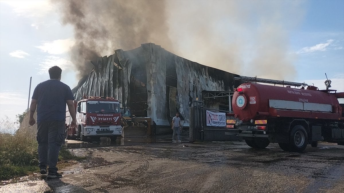 Antalya’da patates üretim tesisinde yangın