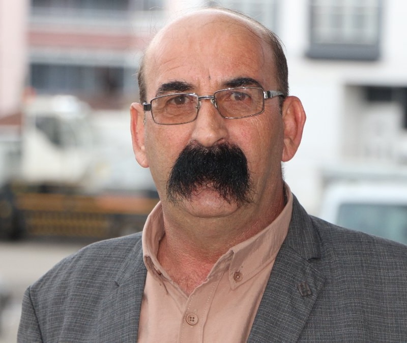 Bıyıklarıyla gündem olan ilçe başkanı: Sadece bana yakıştığı için uzattım