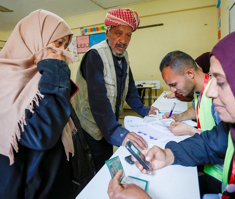 Gazze savaşından sonra ilk: Filistin'de halk sandık başında
