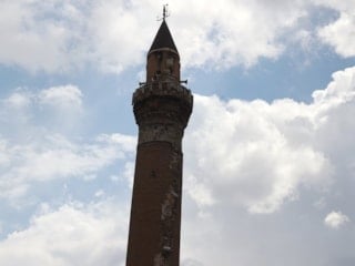 Sivas Ulu Cami’de tarihi restorasyon: Eğik minare bilimsel yöntemlerle güçlendiriliyor