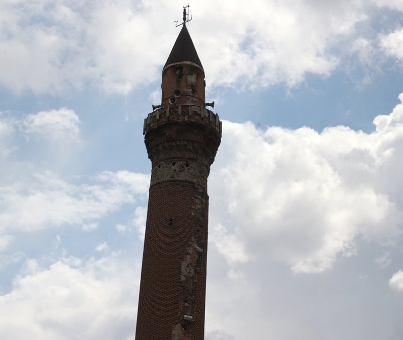 Sivas Ulu Cami’de tarihi restorasyon: Eğik minare bilimsel yöntemlerle güçlendiriliyor