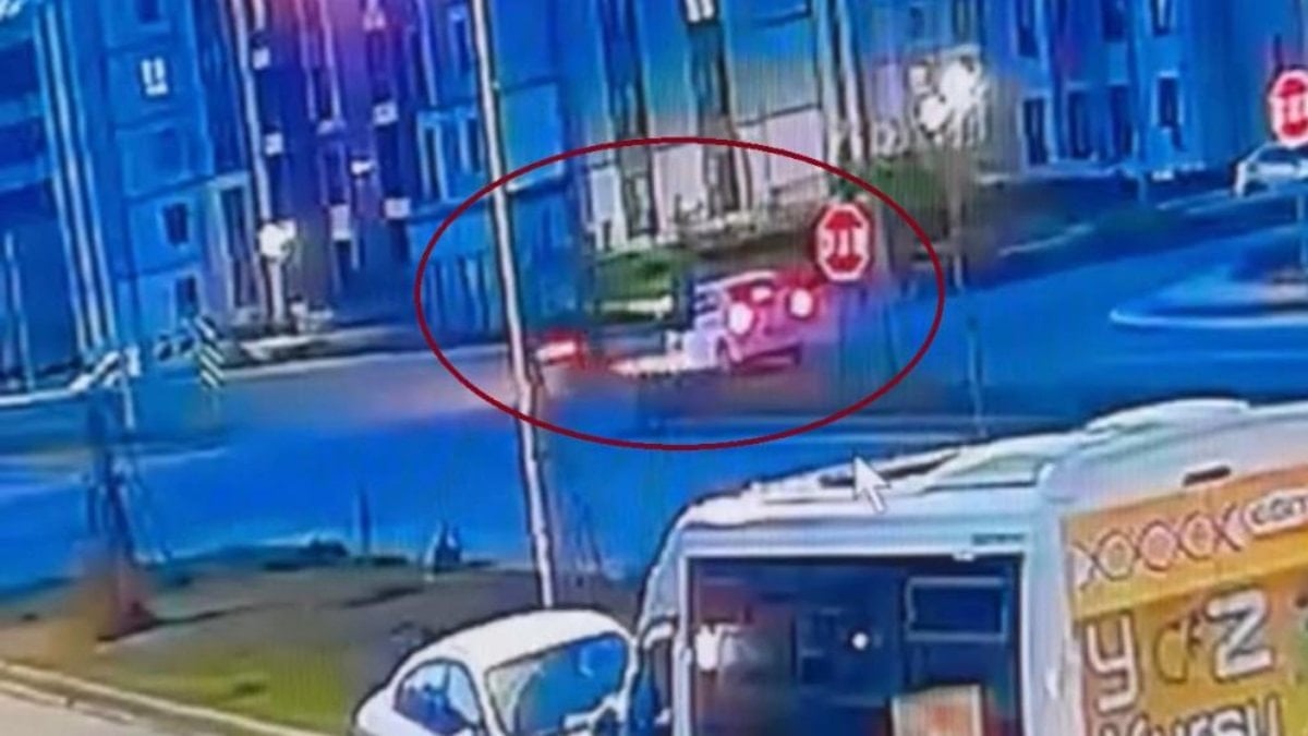 Diyarbakır’da motosiklet sürücüsü, çarpmanın etkisiyle savruldu