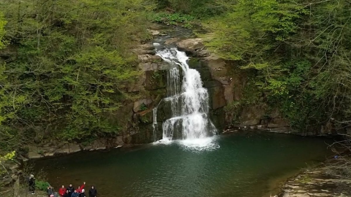 Bartın Gölderesi Şelalesi’nde ilkbahar güzelliği