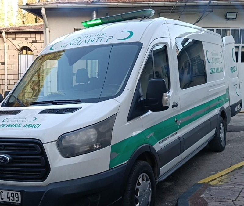 Çorum'da tıra arkadan çarpan otomobilin sürücüsü ve oğlu öldü