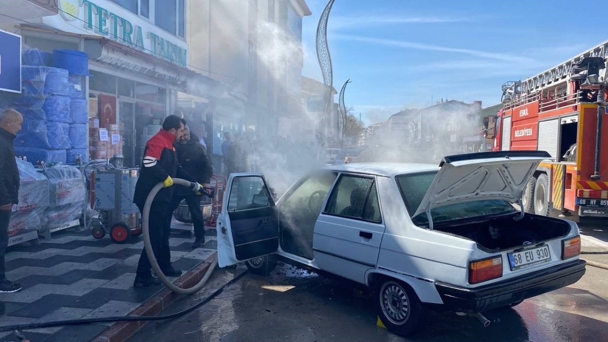 Aksaray'da seyir halindeki otomobilde yangın