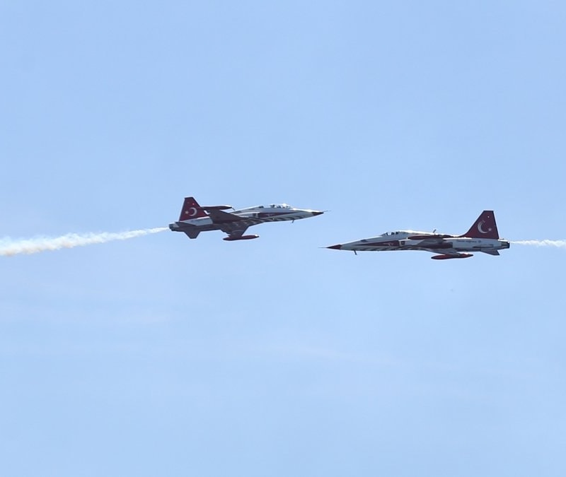 Türk Yıldızları’ndan Şehitler Abidesi üzerinde nefes kesen gösteri