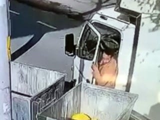 İstanbul'da kamyondan telefon hırsızlığı kamerada