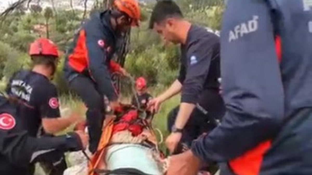 Antalya’da dağda mahsur kalan yaralı kurtarıldı