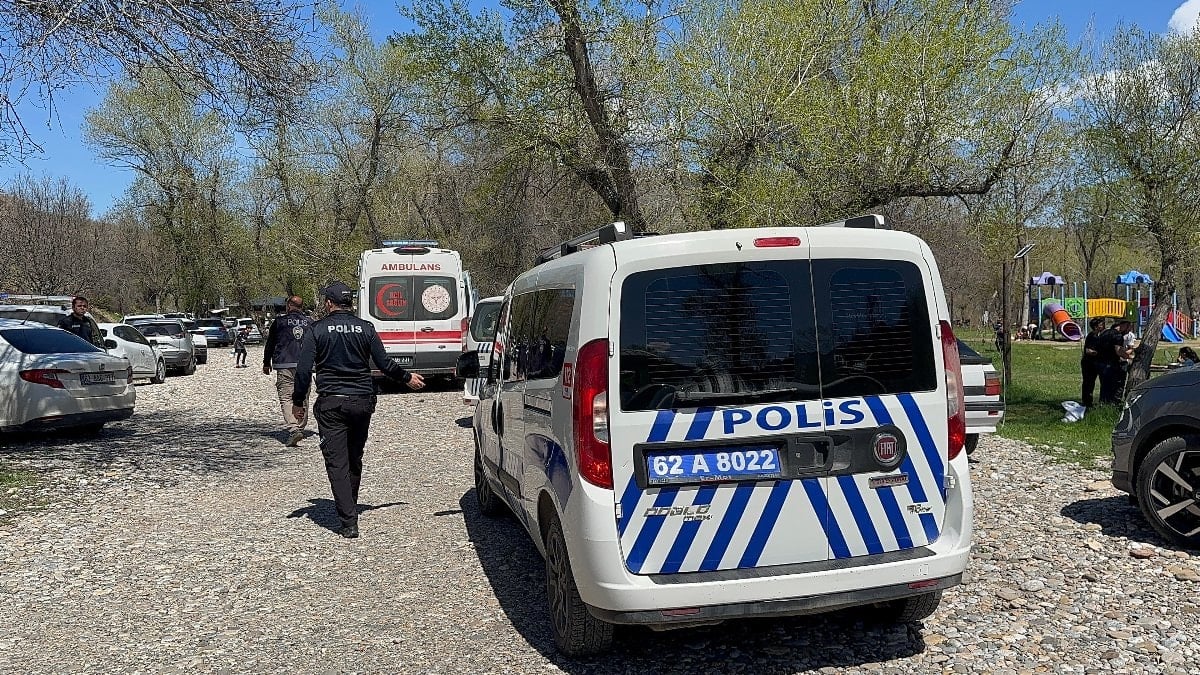 Tunceli’de akıntıya kapılan çocuğu vatandaşlar kurtardı