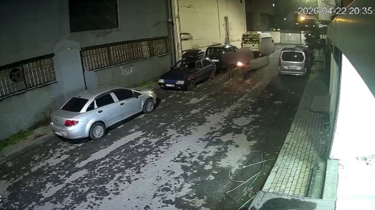 İstanbul'da yanan odun parçalarıyla duvara yazı yazıp iş yerine attılar