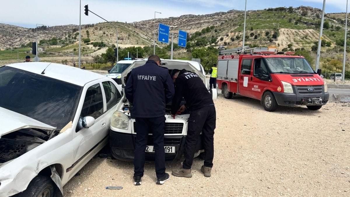 Adıyaman'da iki otomobil çarpıştı: 6 yaralı