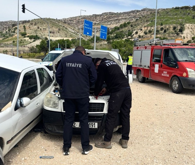 Adıyaman'da iki otomobil çarpıştı: 6 yaralı