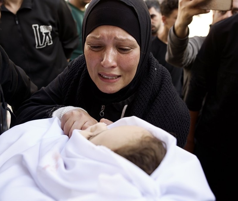 İsrail, Gazze'de 2 çocuğu daha öldürdü