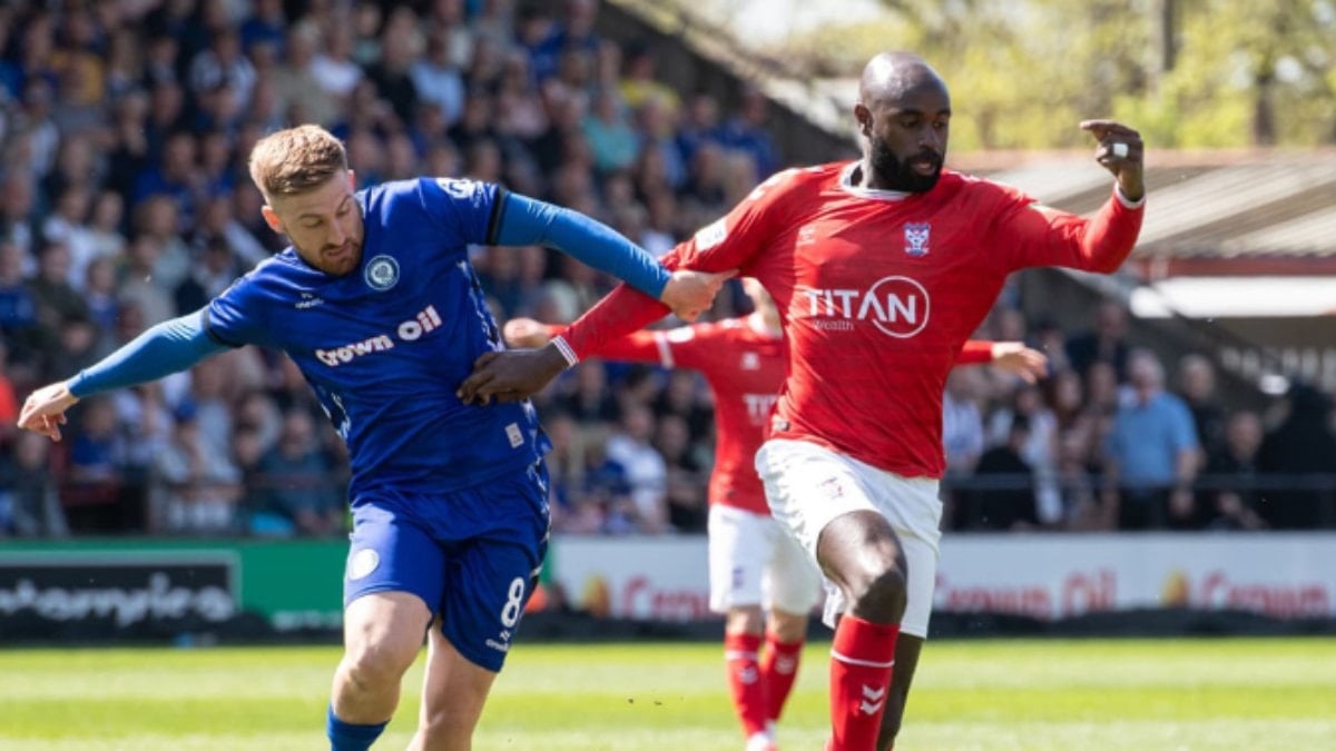 İngiltere Ulusal Lig’de York City, son dakikada attığı golle şampiyon oldu