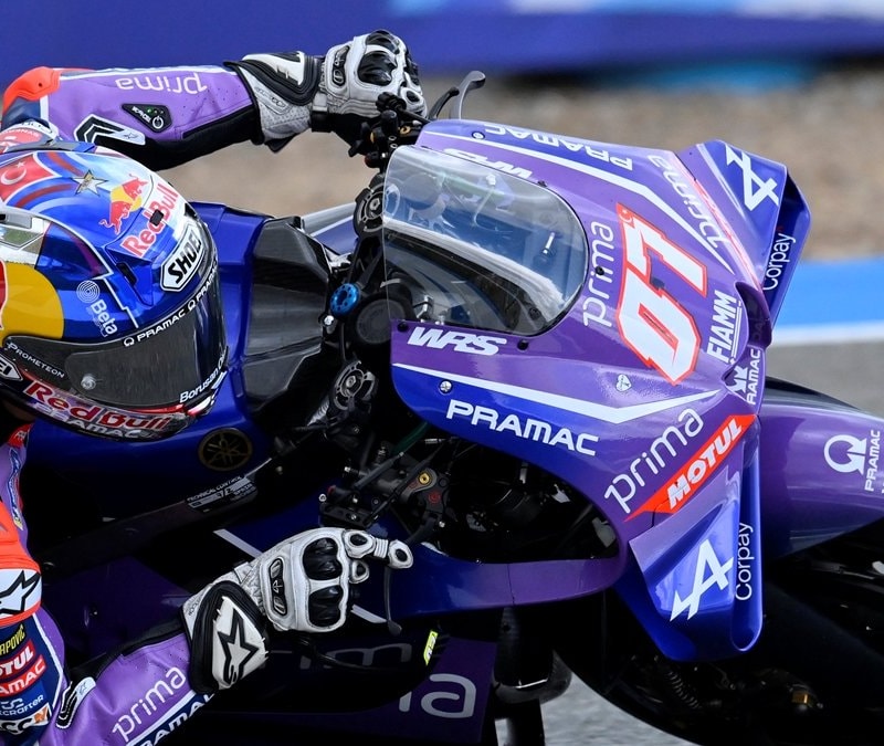 Toprak Razgatlıoğlu, sprint yarışında pistten çıkarak yarışa veda etti