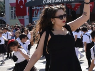 Aksaray'da öğrencilerin 23 Nisan dansı büyük beğeni topladı