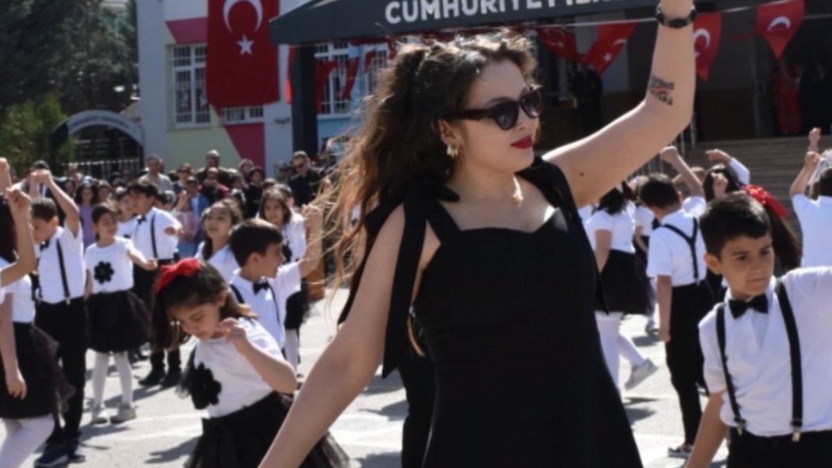 Aksaray'da öğrencilerin 23 Nisan dansı büyük beğeni topladı