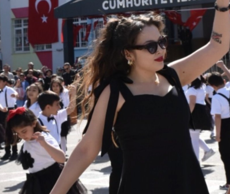 Aksaray'da öğrencilerin 23 Nisan dansı büyük beğeni topladı