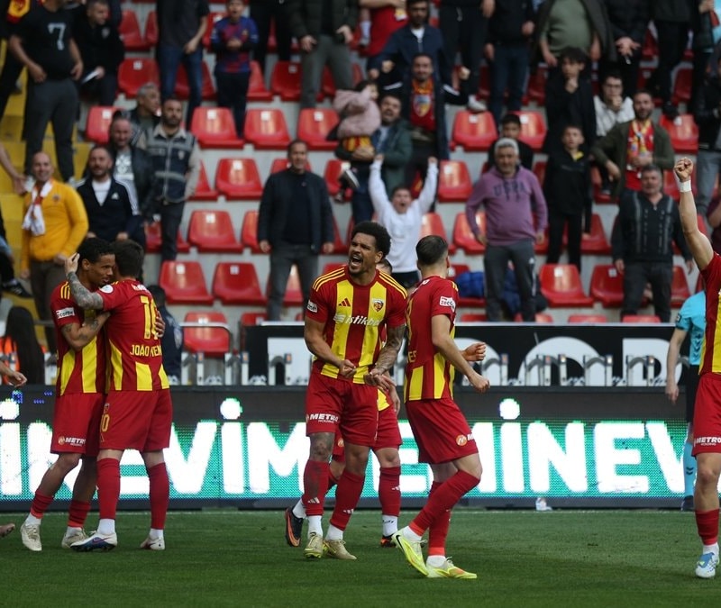 Kayserispor, Rizespor'u 2-0 mağlup etti