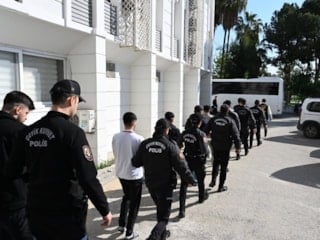 Mersin'de dolandırıcılık şebekesi çökertildi: 100 milyonluk para trafiği ortaya çıktı