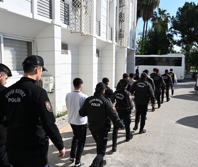 Mersin'de dolandırıcılık şebekesi çökertildi: 100 milyonluk para trafiği ortaya çıktı