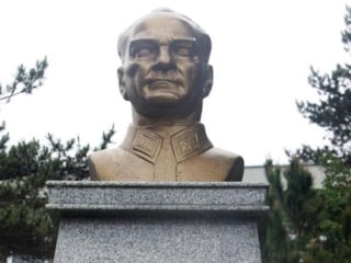 İzmir'de 'bayrak töreni'ne inmeyen öğrenci hakkında tutanak tutuldu